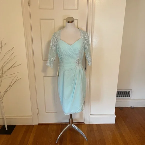 green emerald velvet dress Terani Couture 241E2405 main image 0